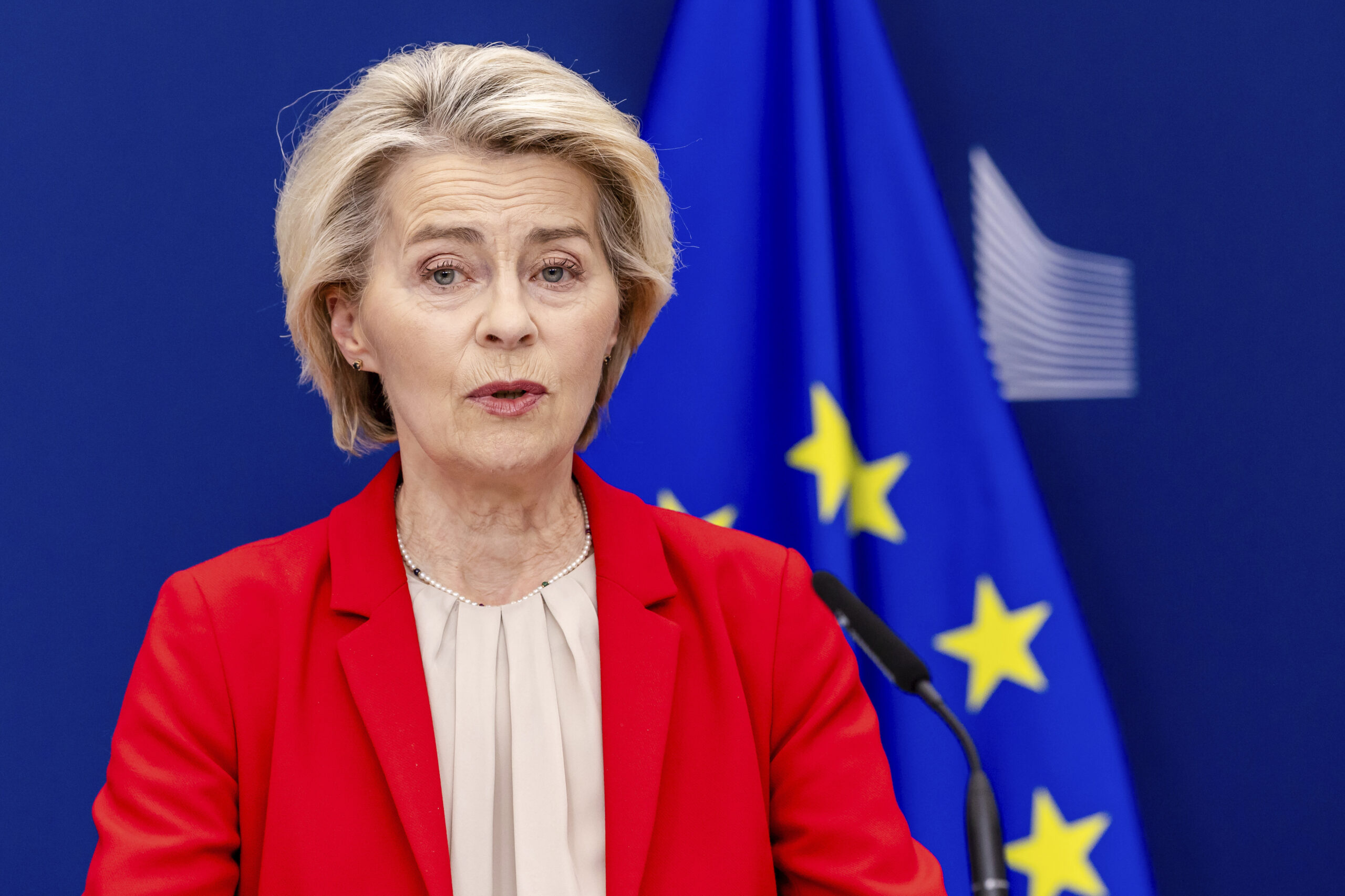 Η πρόεδρος της Ευρωπαϊκής Επιτροπής φον ντερ Λάιεν καλεί σε «αυτοσυγκράτηση» έπειτα από επικοινωνία με τον πρόεδρο του Ισραήλ