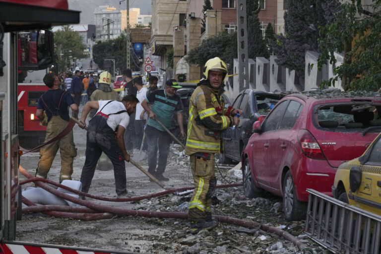 Επίθεση του Ισραήλ στο Ιράν: Αγωνία επιβίωσης για τους δυο αντιπάλους – Το Ισραήλ θέλει να «κλείσει όλους τους ανοιχτούς λογαριασμούς του» – Τι συνέπειες μπορεί να έχει για την Ελλάδα