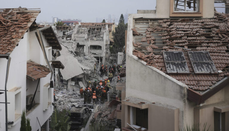 Το Ιράν προειδοποιεί για ακόμη καταστροφικότερη απάντηση στην ισραηλινή επίθεση