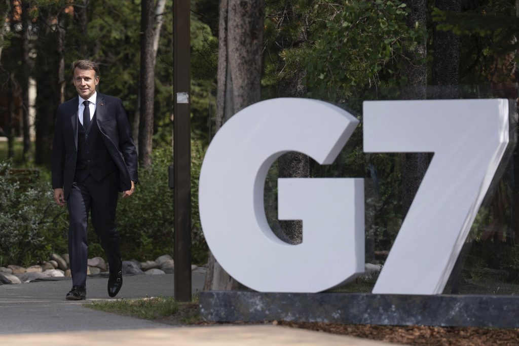 Μακρόν από G7: Να σταματήσουν τα πλήγματα εναντίον αμάχων σε Ισραήλ και Ιράν