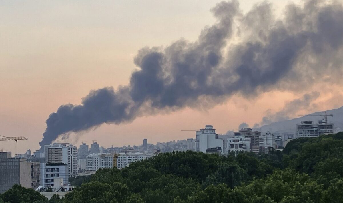 Σειρήνες ηχούν στο Ισραήλ καθώς εκτοξεύονται βαλλιστικοί πύραυλοι από το Ιράν – Εκρήξεις και καπνοί στο Τελ Αβίβ, πέντε τραυματίες Σειρήνες ηχούν στο Ισραήλ καθώς εκτοξεύονται βαλλιστικοί πύραυλοι από το Ιράν – Εκρήξεις και καπνοί στο Τελ Αβίβ, πέντε τραυματίες