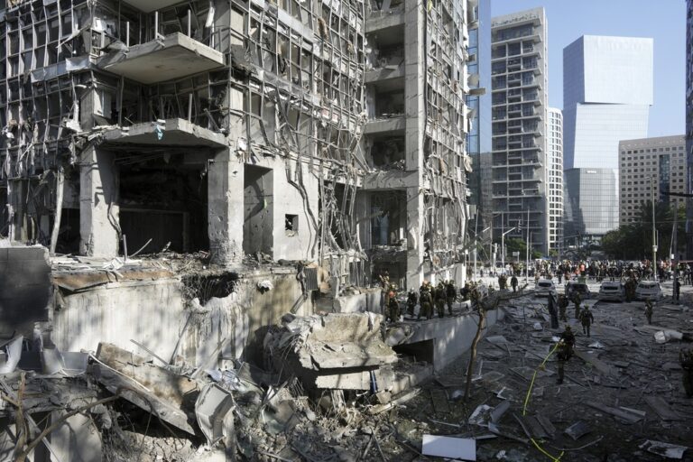 Νέα ομοβροντία ιρανικών πυραύλων εναντίον του Ισραήλ – Χτυπήθηκε νοσοκομείο στην Μπερ Σεβά