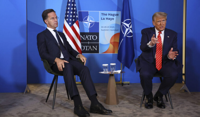 NATO: Οι ΗΠΑ υποστηρίζουν «πλήρως» το άρθρο 5 για την αμοιβαία άμυνα μεταξύ των κρατών μελών του οργανισμού, βεβαίωσε ο Ρούτε