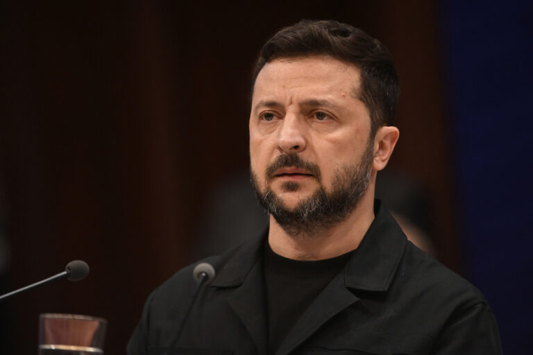 Ο Ζελένσκι ζητά ξεκάθαρο μήνυμα από την ΕΕ ότι στηρίζει την ένταξη της Ουκρανίας