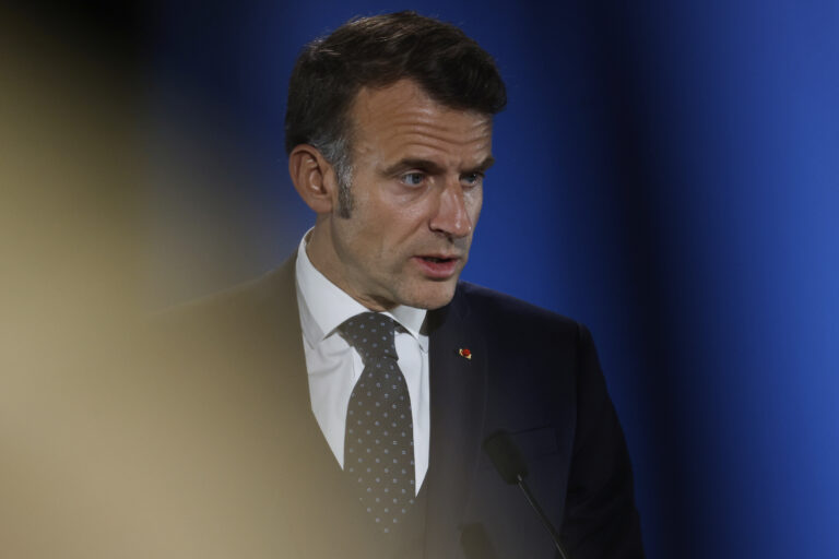 Εμ. Μακρόν: Η ΕΕ πρέπει να κλείσει «γρήγορα» μια «ισορροπημένη και δίκαιη» συμφωνία με τις ΗΠΑ για το εμπόριο