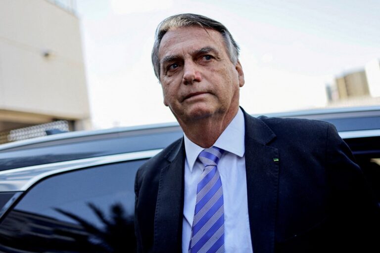 Βραζιλία: Αντιμέτωπος με πιθανόν βαριά ποινή κάθειρξης, ο Μπολσονάρου κινητοποιεί τους οπαδούς του για να υπάρξει «δικαιοσύνη»