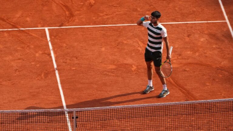 Roland Garros: Με την ανατροπή του αιώνα ο Αλκαράθ αρνήθηκε να παραδώσει τα σκήπτρα