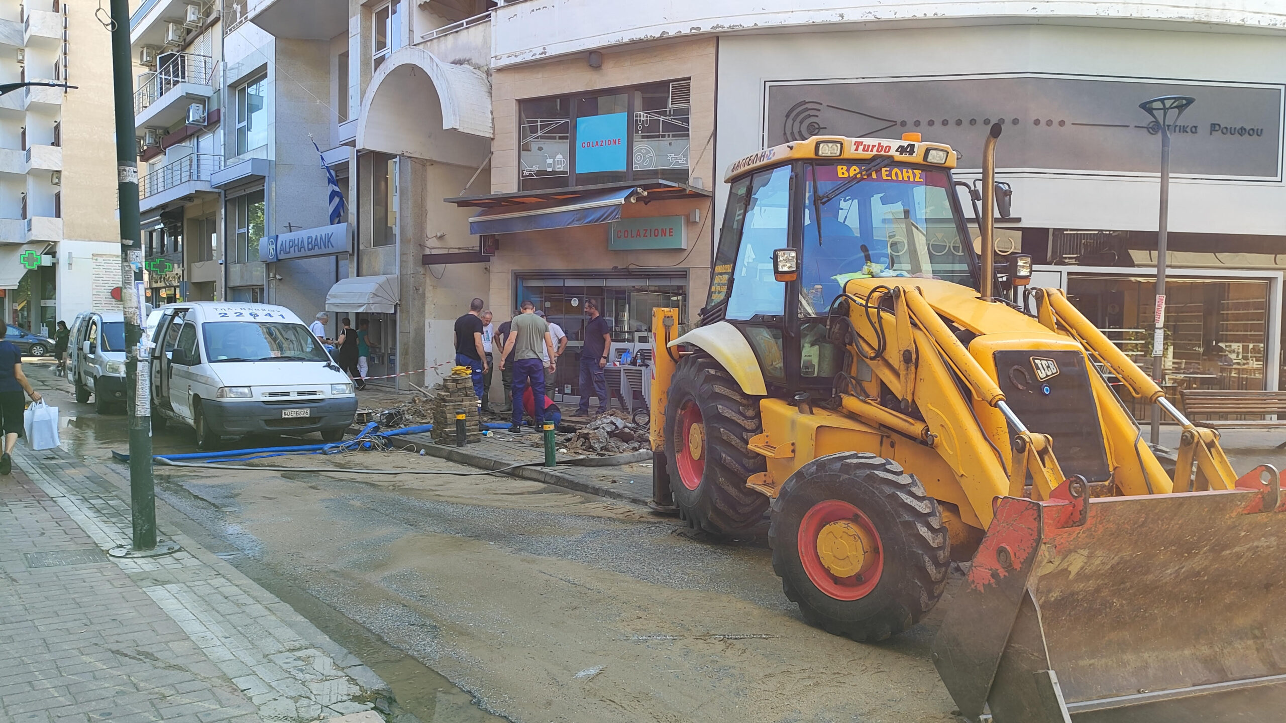 Μεγάλη βλάβη σε αγωγό της ΔΕΥΑ Κομοτηνής στην οδό Παρασίου