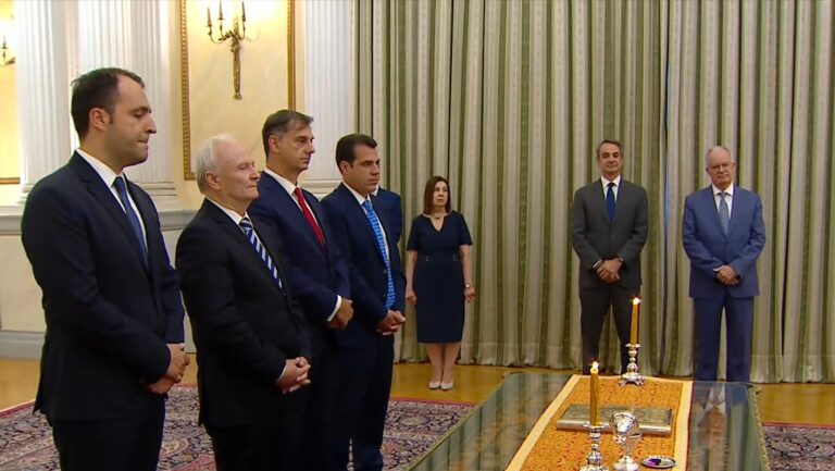 Ολοκληρώθηκε η ορκωμοσία των νέων μελών της κυβέρνησης ( live)