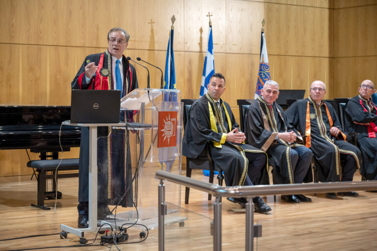 Για τις επιπτώσεις της πολιτικής Τραμπ στο χρηματοοικονομικό σύστημα μίλησε ο Γκ. Χαρδούβελης στην τελετή αναγόρευσής του ως επ. διδάκτορα του ΠΑΜΑΚ