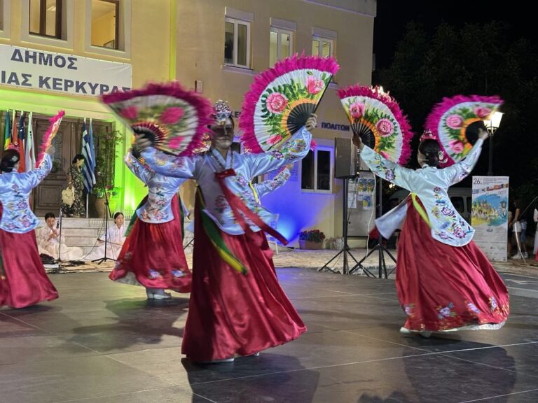 Κέρκυρα: Εντυπωσίασε η έναρξη του 26ου Διεθνούς Χορευτικού Φεστιβάλ των Σινιών