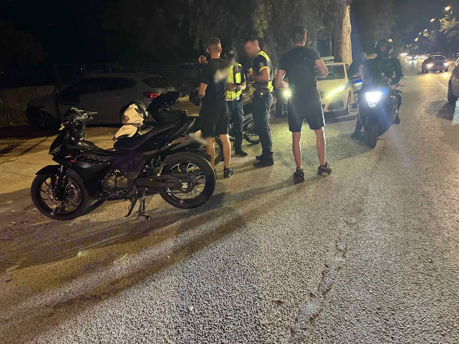 Σαρωτικοί έλεγχοι της Τροχαίας το βράδυ του Σαββάτου: Καταγράφηκαν 266 παραβάσεις – Αφαιρέθηκαν 37 άδειες οδήγησης