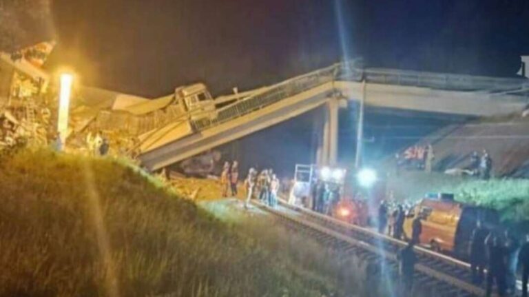 Κατάρρευση γέφυρας στη Ρωσία: Τουλάχιστον 7 νεκροί και σχεδόν 70 τραυματίες