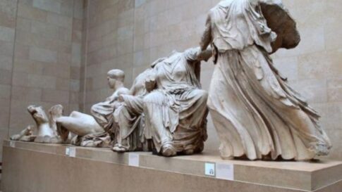 Βουβάλι με φράντζα αλά Τραμπ έγινε αξιοθέατο στο Μπαγκλαντές