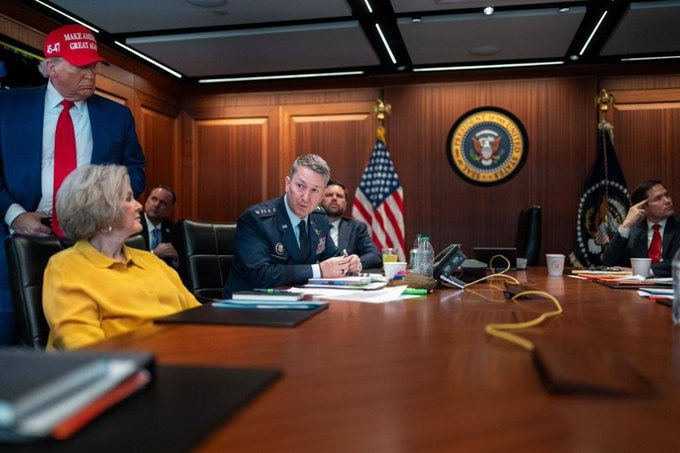 Ο Ντόναλντ Τραμπ στο War Room κατά την επίθεση στο Ιράν – Ποιοι ήταν μαζί του