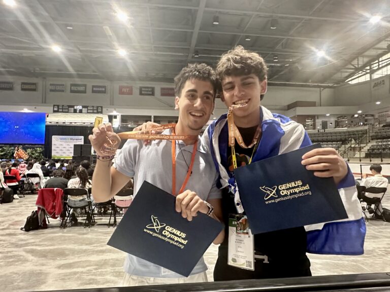 Θεσσαλονίκη: Δύο μαθητές βραβεύθηκαν στην Genius Olympiad 2025 για την παραγωγή βιοαερίου από βιομάζα