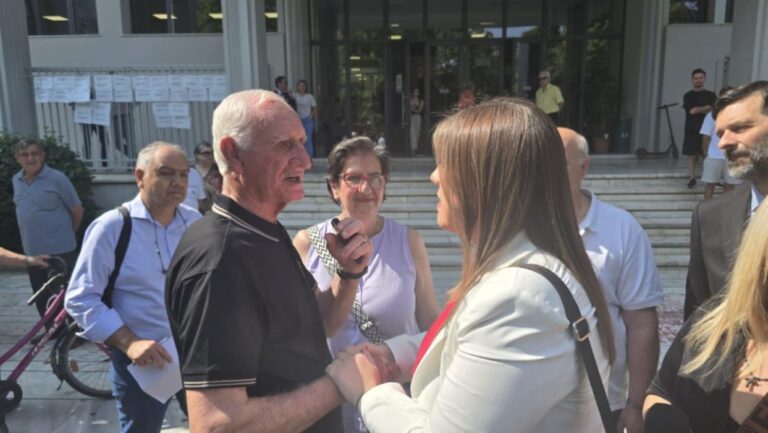 Στα δικαστήρια της Λάρισας η Ζωή  Κωνσταντοπούλου για τη δίκη για τα “χαμένα” βίντεο των Τεμπών