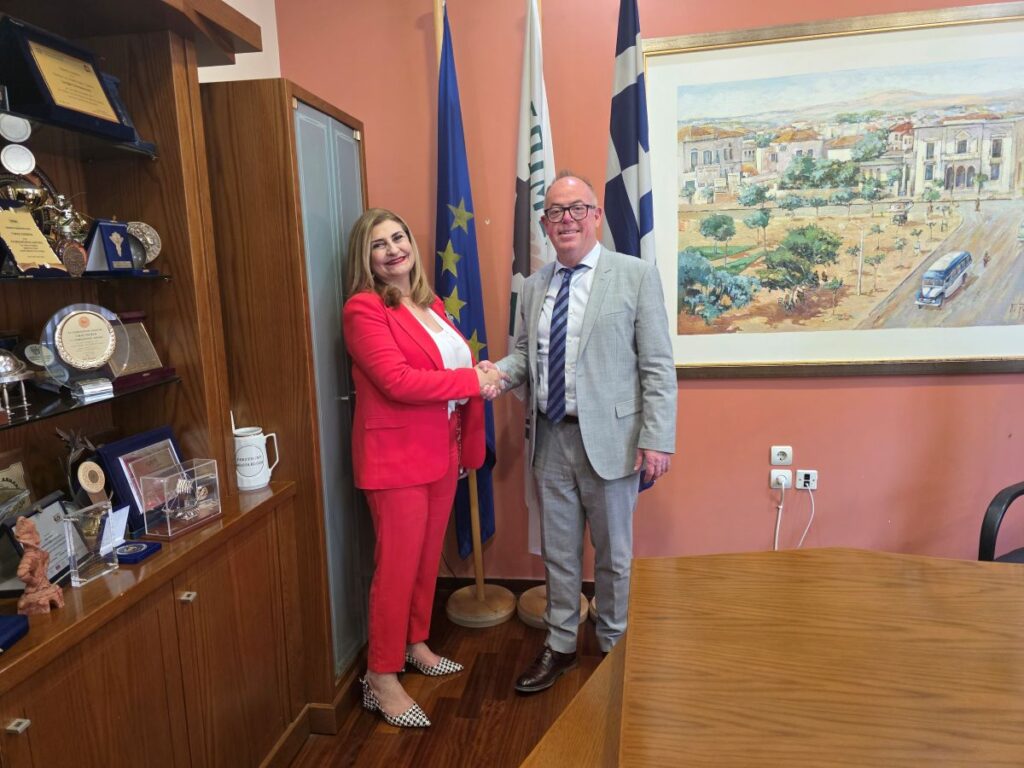 Στο Επιμελητήριο Λάρισας η βουλευτής του ΠΑΣΟΚ Ευαγ. Λιακούλη
