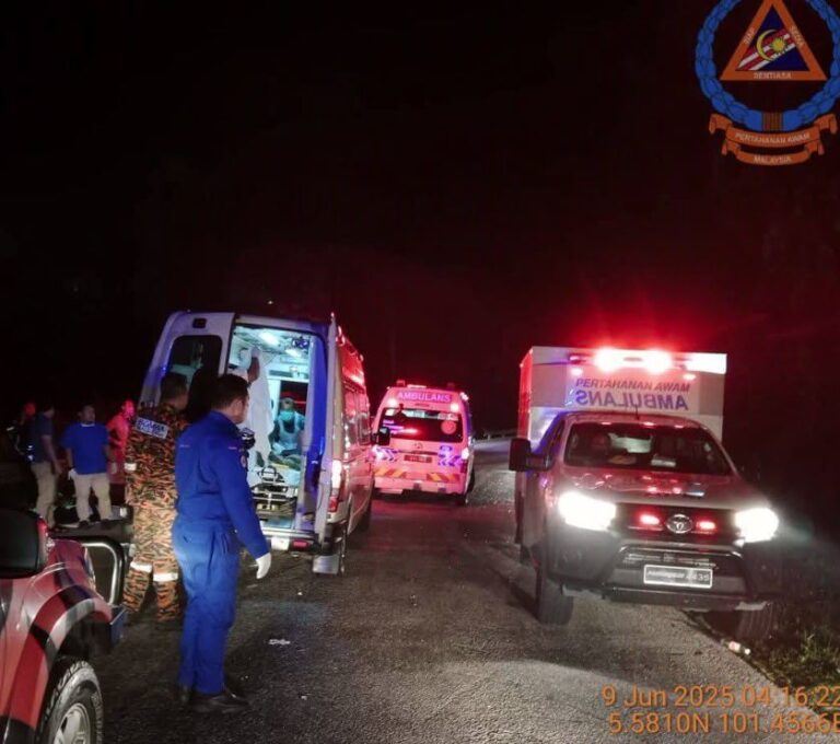 Τραγωδία στη Μαλαισία: Τουλάχιστον 15 νεκροί σε σύγκρουση λεωφορείου που μετέφερε φοιτητές με μίνι βαν