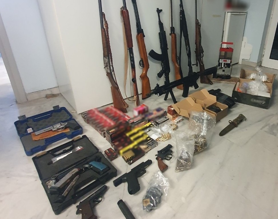 Νέα έφοδος της αστυνομίας αποκάλυψε κι άλλο οπλοστάσιο στον Αποκόρωνα