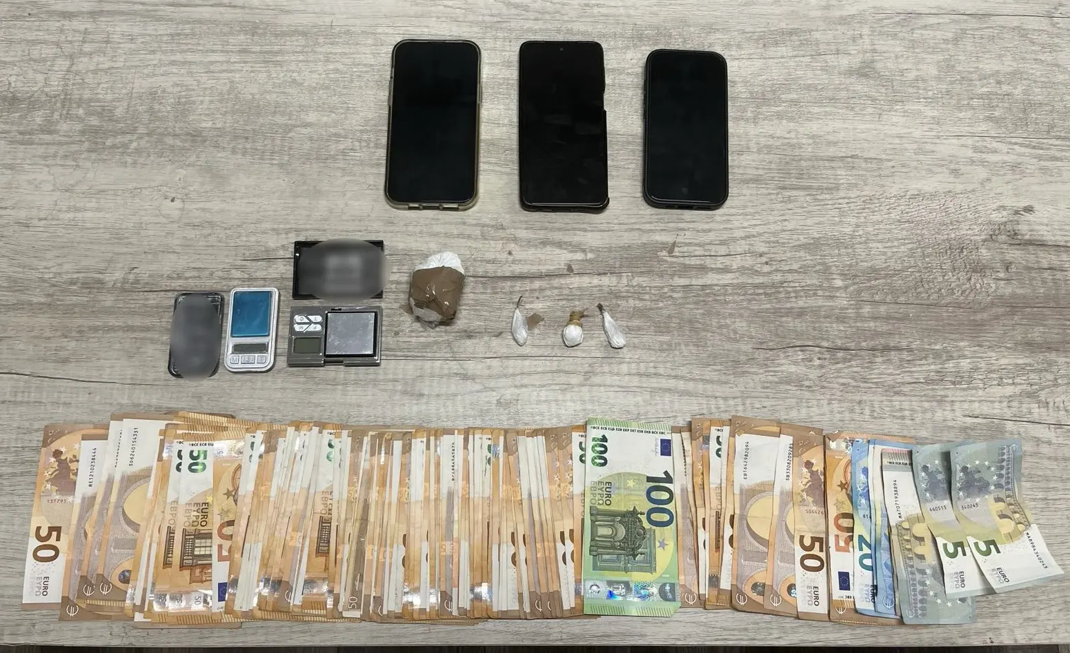 Πάτρα: Έκαναν διακίνηση ναρκωτικών με ορμητήριο καφετέρια – Συνελήφθησαν τρεις