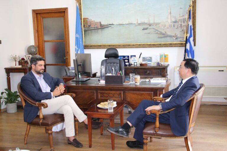 Χανιά: Στο Δημαρχείο Χανίων ο Πρέσβης της Λαϊκής Δημοκρατίας της Κίνας στην Ελλάδα Fang Qiu
