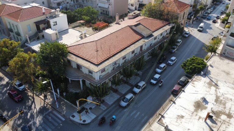 Χανιά: Κατεδαφίζεται το πρώην κτήριο του ΙΚΑ, στο κέντρο της πόλης