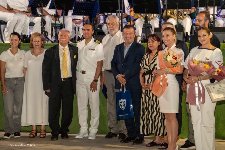 Ο Αλμυρός «άνοιξε πανιά» με τη Μπάντα του Πολεμικού Ναυτικού