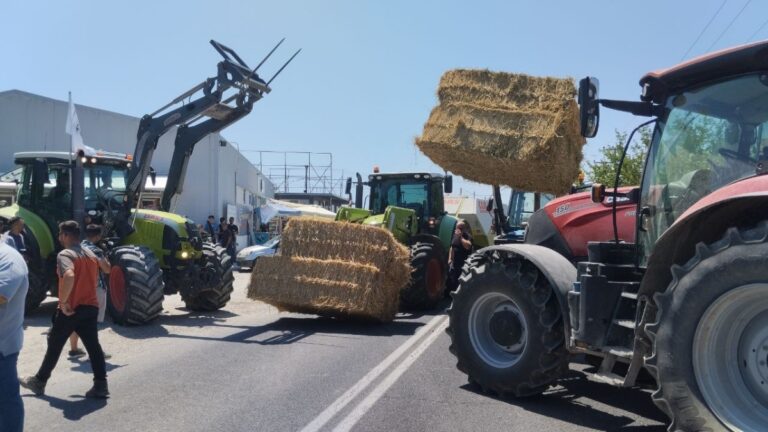 Συμβολικό μπλόκο κτηνοτρόφων-αγροτών στον Ριζόμυλο για την εξάπλωση της ευλογιάς