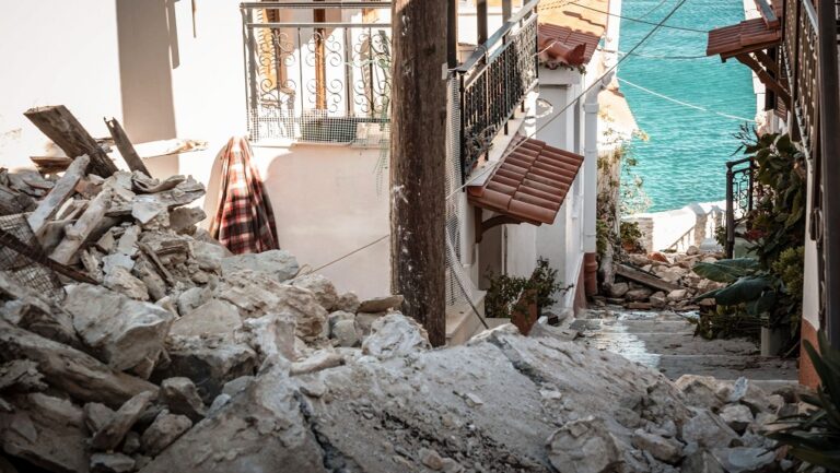 Προθεσμία δύο μηνών σε σεισμόπληκτους για αποκατάσταση των πληγέντων κτιρίων τους και στεγαστική συνδρομή