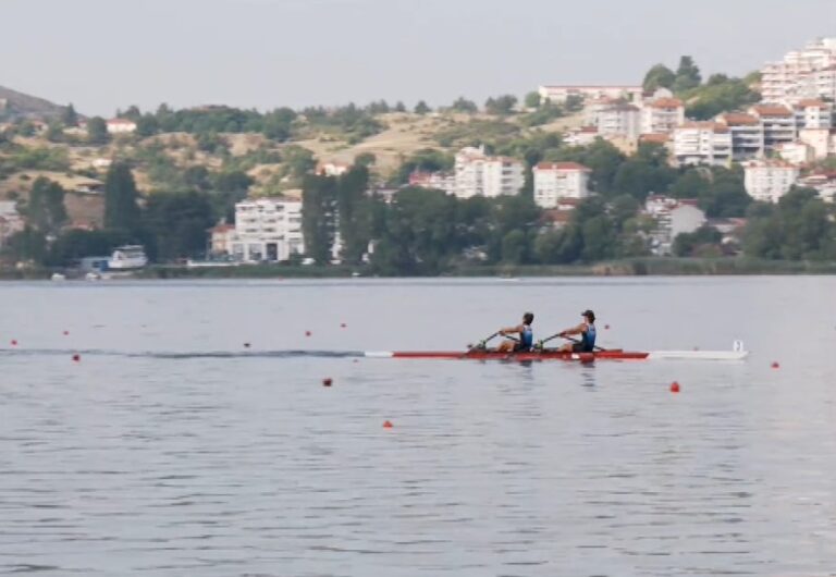 Νέο κωπηλατικό σκάφος παραδόθηκε στον Ναυτικό όμιλο Μαυροχωρίου από την Π.Ε. Καστοριάς