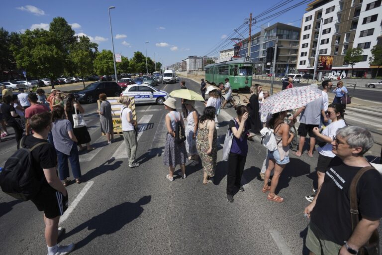 ​​Σερβία: Διαλύθηκαν τα μπλόκα στους δρόμους – Οι φοιτητές ανακοίνωσαν πως θα συνεχίσουν τους αποκλεισμούς