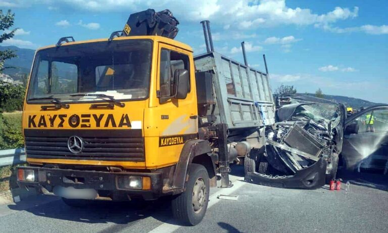 Τραυματισμένη απεγκλωβίστηκε γυναίκα μετά από τροχαίο στην Ε.Ο. Σερρών – Προμαχώνα