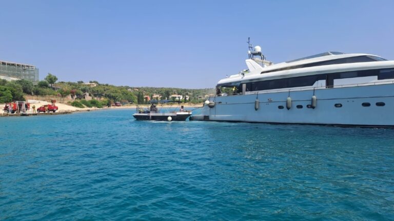 Πυρκαγιά σε σκάφος στο Πόρτο Χέλι της Αργολίδας