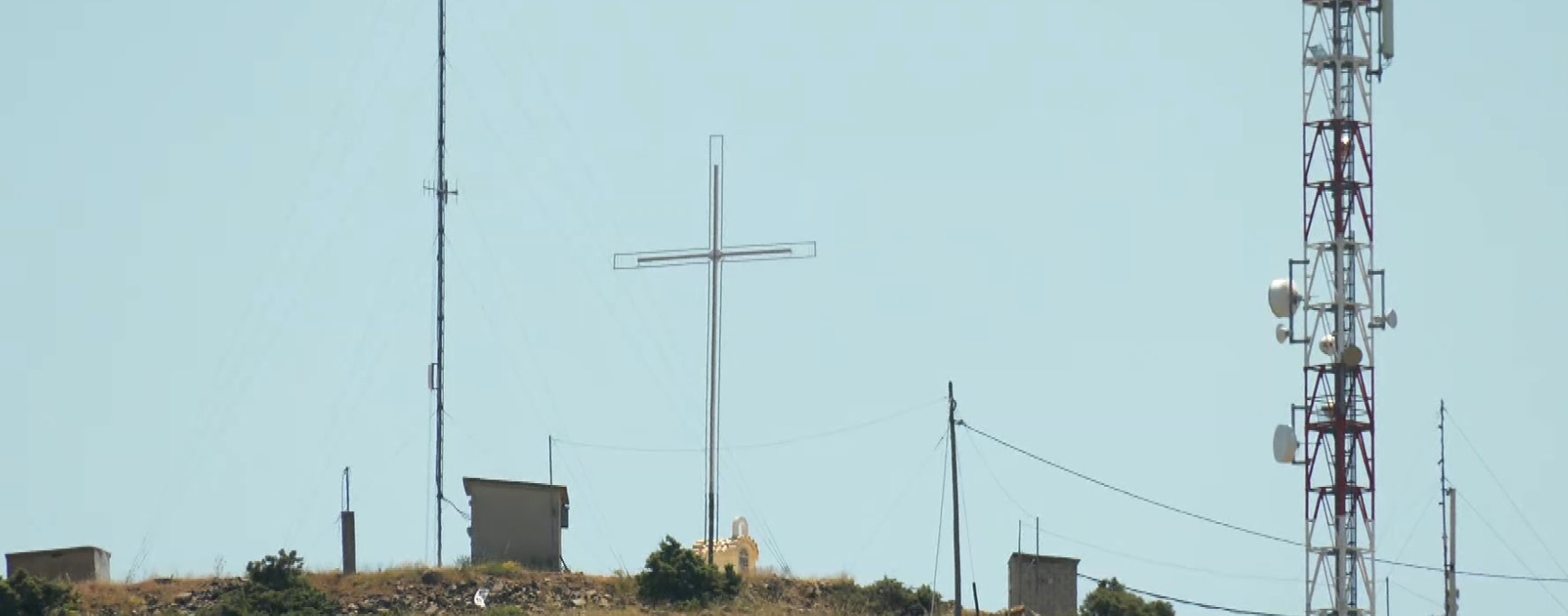 Καστοριά: Τοποθετήθηκε και πάλι ο φωτιζόμενος σταυρός στο Μαύρο Βουνό