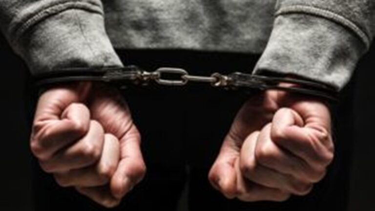 Κέρκυρα: Συνελήφθησαν τρεις νεαροί – ο ένας ανήλικος – για φθορά ξένης ιδιοκτησίας και απόπειρα σωματικής βλάβης