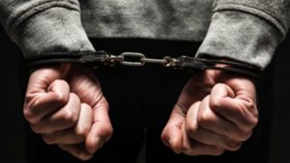 Κέρκυρα: Συνελήφθησαν τρεις νεαροί – ο ένας ανήλικος – για φθορά ξένης ιδιοκτησίας και απόπειρα σωματικής βλάβης