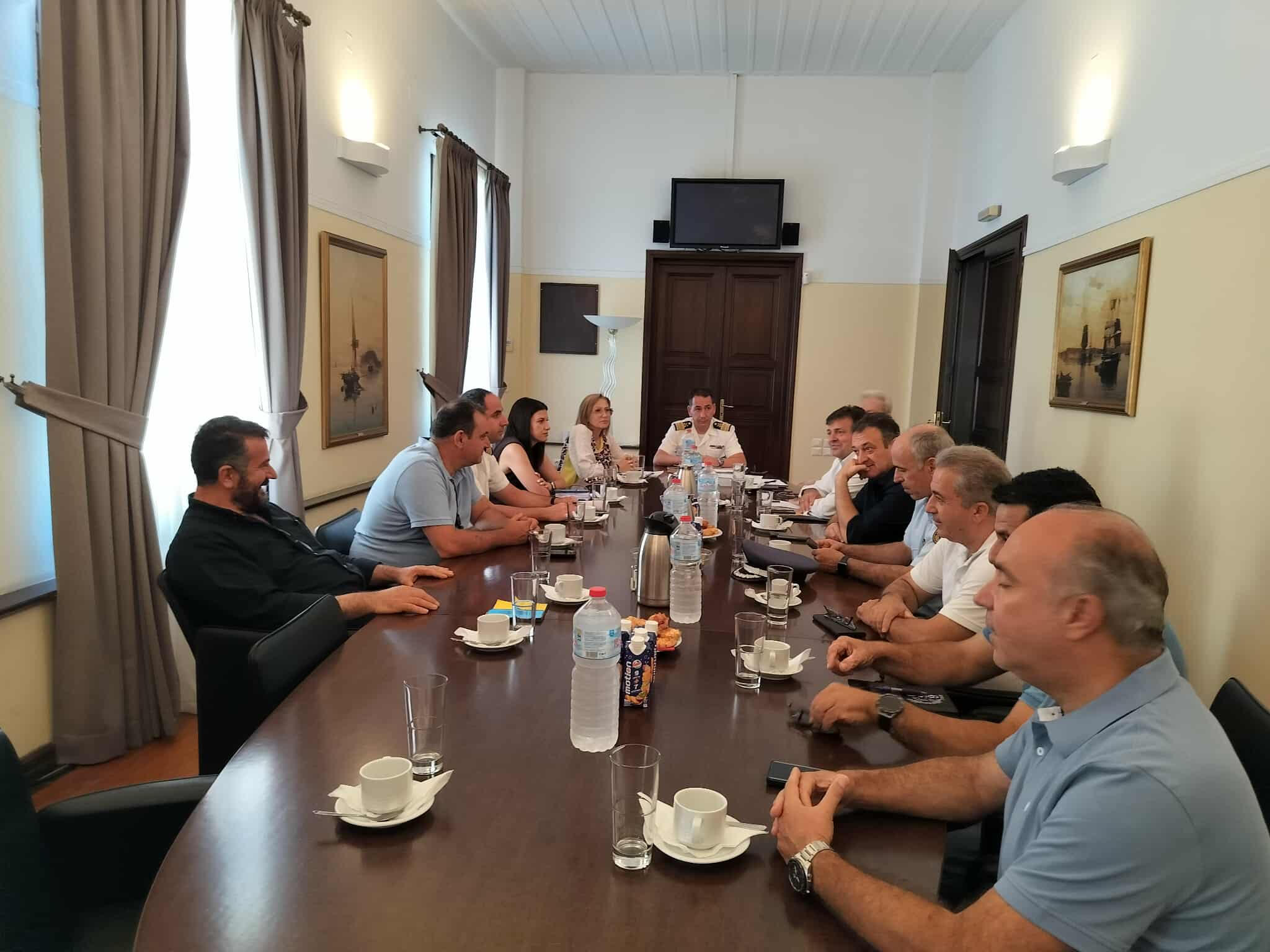 Σύσκεψη για μεταναστευτικό στο Ηράκλειο: Προτάθηκαν νέοι χώροι για μετανάστες – Οι δήμοι ζητούν στήριξη από το υπουργείο