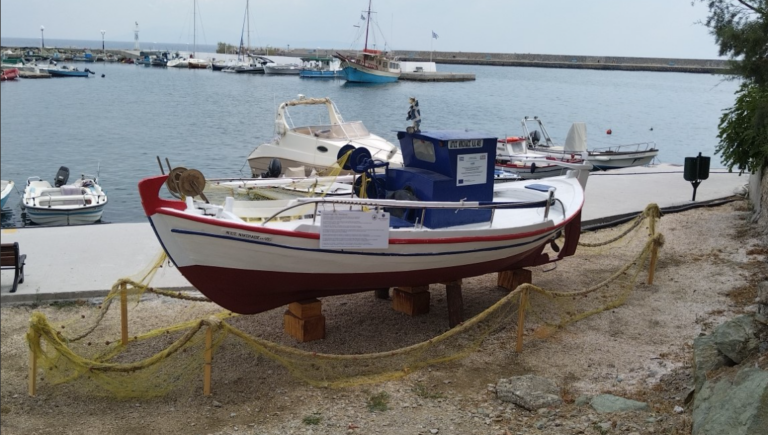 Πλωμάρι Λέσβου: Η προσπάθεια να σωθούν τα τελευταία ξύλινα τρεχαντήρια