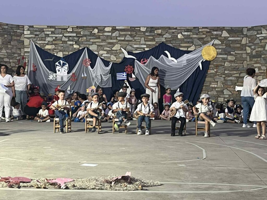 Χορός, τραγούδι και παιδικά χαμόγελα στο Ανοιχτό Θέατρο Λατομί Τυρνάβου