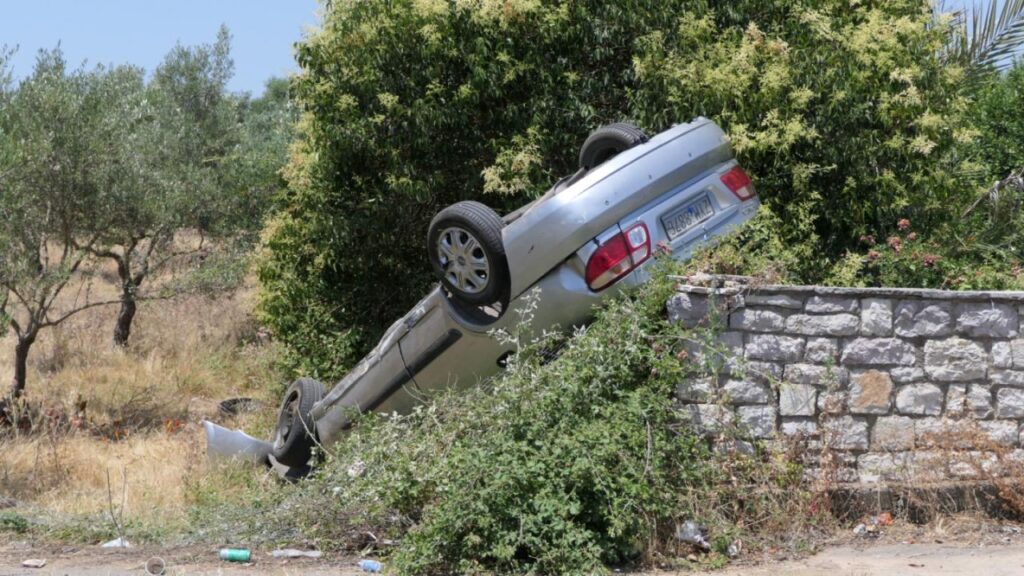 Μεσσήνη: Σοβαρό τροχαίο στην 7η Επαρχιακή Οδό – Τραυματίστηκε 20χρονος οδηγός (βίντεο)