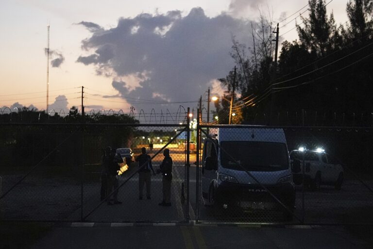 Το Κόσοβο είναι πρόθυμο να φιλοξενήσει απελαθέντες μετανάστες από τις ΗΠΑ
