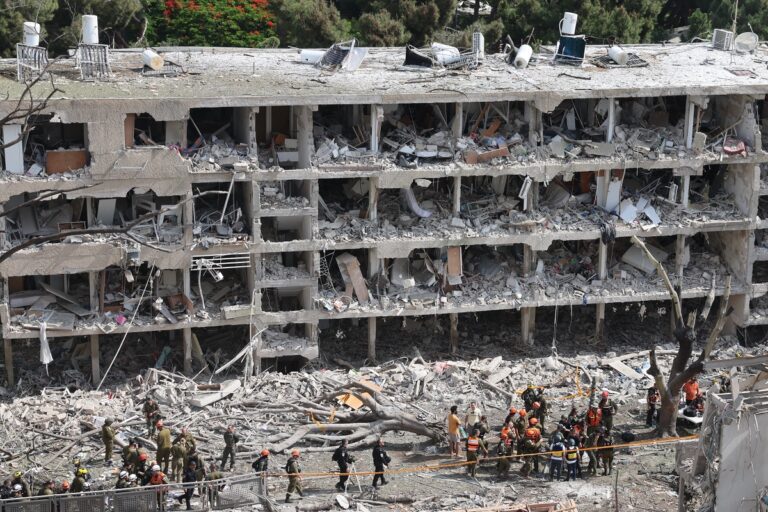 Τ. Καρατράντος στο Πρώτο: Φόβοι για επίθεση με βαλλιστικούς πυραύλους σε βάση των ΗΠΑ ή αντίποινα με τρομοκρατικές επιθέσεις και κυβερνοεπιθέσεις (audio)