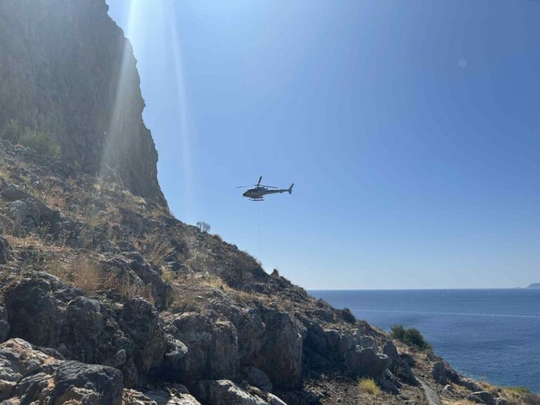 Προχωρούν οι εργασίες για τον φωτισμό του βράχου της Μονεμβασιάς