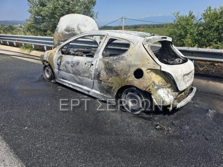 Σέρρες: Αυτοκίνητο κάηκε ολοσχερώς στην Ε.Ο. Σερρών-Θεσσαλονίκης στο ύψος του Στρυμονικού (φωτό)