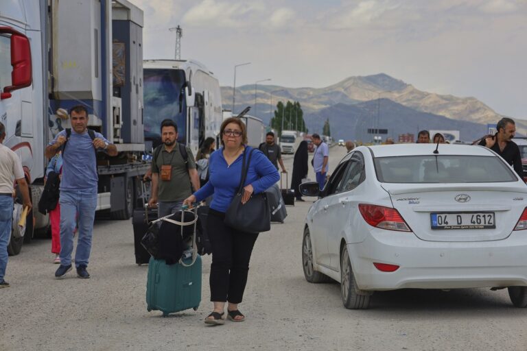 Iράν: Ξένοι υπήκοοι διαφεύγουν μέσω του Αζερμπαϊτζάν λόγω των ισραηλινών πληγμάτων