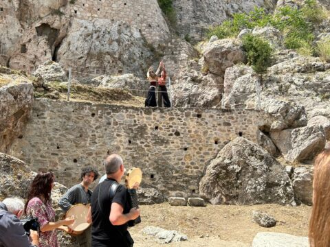 Μενδώνη: Άνοιξαν οι επί έτη κλειστές διαδρομές στον αρχαιολογικό χώρο της Ακρόπολης και το νέο Πωλητήριο