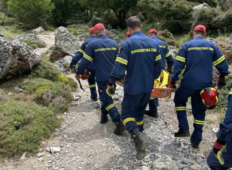 Κέρκυρα: Παροχή βοήθειας σε τουρίστα από την Πυροσβεστική – Εγκλωβίστηκε σε δύσβατο σημείο
