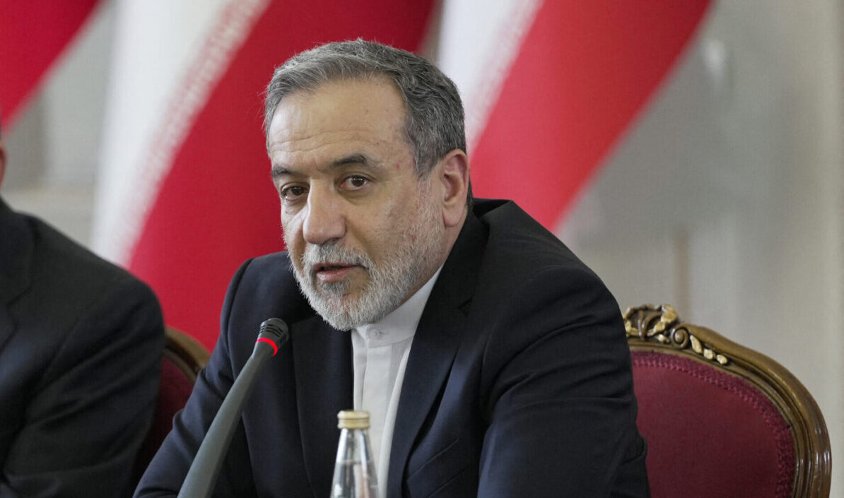 Ο Ιρανός ΥΠΕΞ δήλωσε ότι η Τεχεράνη δεν μπορεί να εγκαταλείψει τον εμπλουτισμό ουρανίου