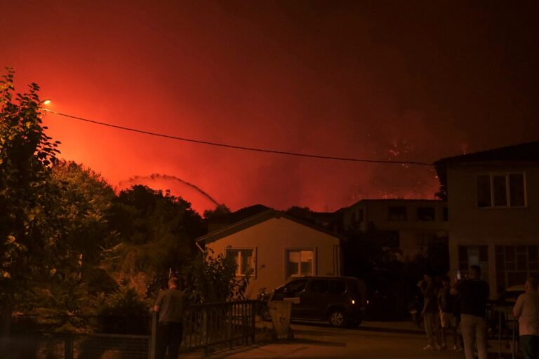 Σε πύρινο κλοιό η Τουρκία: Ραγδαία η εξάπλωση της φωτιάς στην Προύσα – Δύο νεκροί